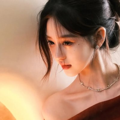 男孩超级白